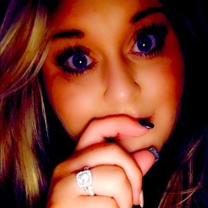 Meet your Posher, Courtney